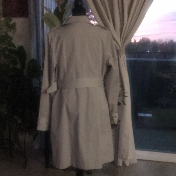 XL. VERTIGO BRAND. BEIGE 3/4” DOUBLE BREASTED COAT - Picture 2 of 7